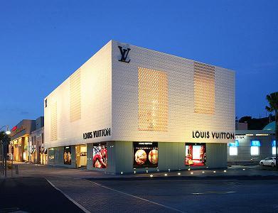 ルイ ヴィトンタモンサンズプラザにてアート展覧会を開催中 グアムの現地最新情報 ココ夏ッ通信